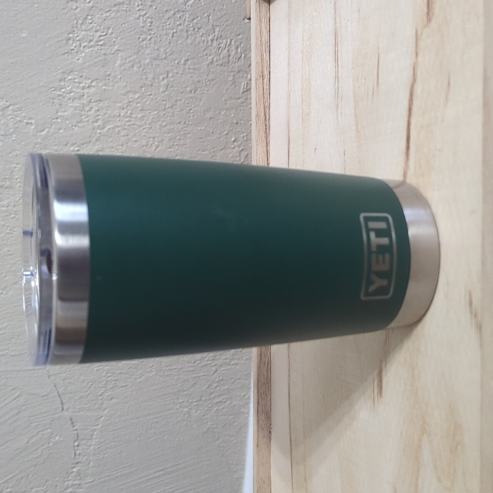 Yeti Northwood Green Tumbler 20oz Lid